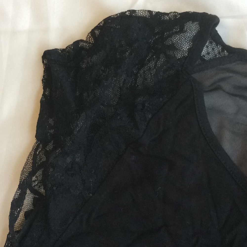 🌟 NWOT Mango Black Lace Sleeve Top! 🌟